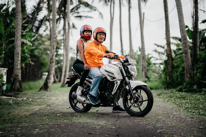 Canggu Motorbike Lessons - Meeting at the quiet village street