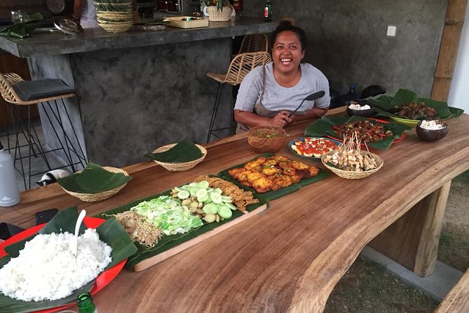 Cooking class in the comfort of your own personal villa. Yes, I'll come to you! - Grinding spices and learning Indonesian flavors