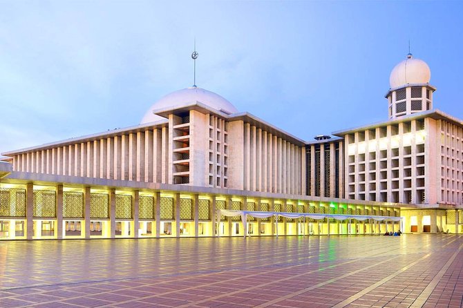 Customized Private Tour Jakarta With Lunch - Fatahillah Museum and the old city hall