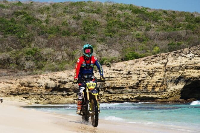 Dirt Bike Adventure at Kuta Lombok - Are Guling and Mawun bring two different beach moods