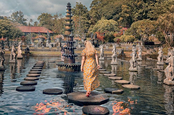 Discover East Bali: Snorkeling Blue lagoon & Instagramable Spots - The private car and driver-guide setup