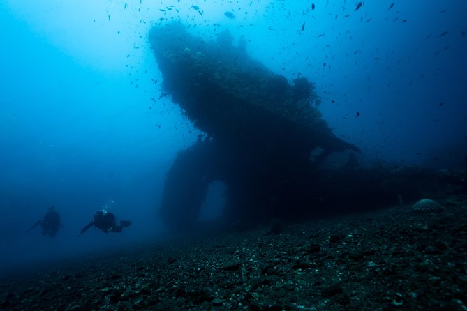 Discover Scuba Diving in Tulamben - Diving Initiation in Bali best diving sites - Step one: the briefing and shallow-water practice