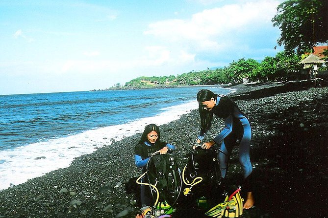 Dive at Tulamben Bali USS Liberty Ship Wreck - Lunch, water, and the pace between outings