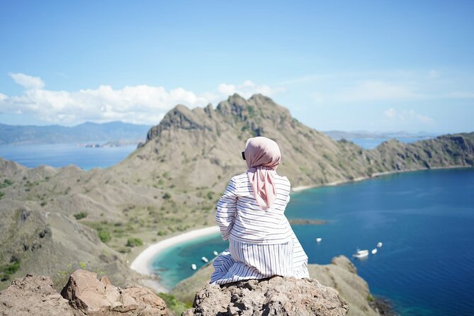 Early Bird Speedboat Group Tour : Explore Komodo Ahead of Crowds - Taka Makassar is a tiny sandbar stop