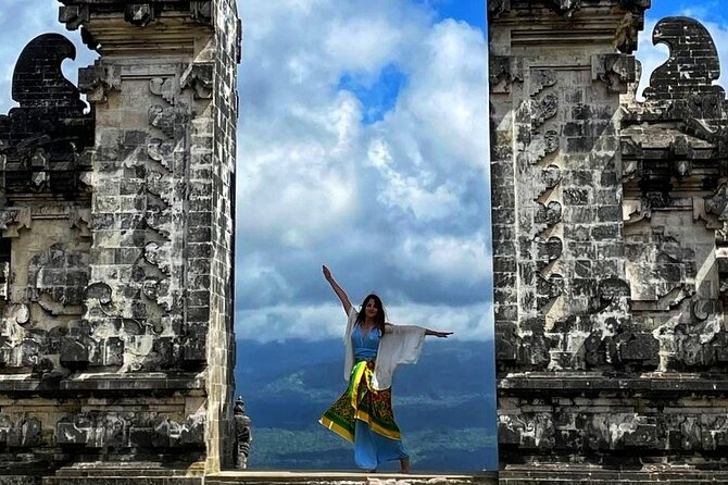 East Bali Tour - Gate of Heaven - Tirta Gangga - Tukad Cepung - Walking to Tukad Cepung Waterfall