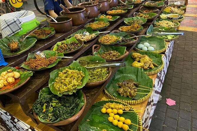 Experience Jakarta Street Food Scene with MRT Transportation - South Jakarta: Snacks, Drinks, and the First Taste