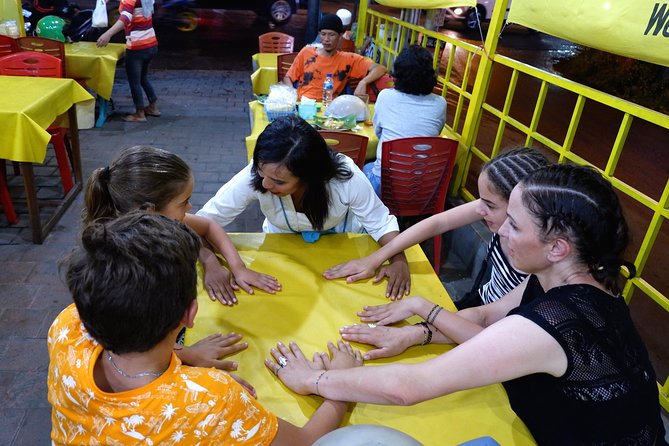 Foodie Tour Bali - Kreneng Market brings fruit and shopping