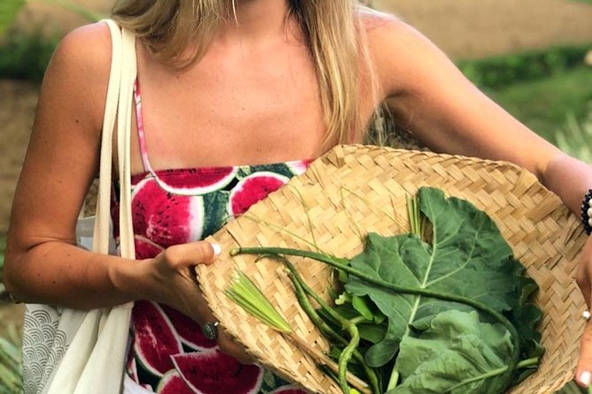 From Ubud: Authentic Bali Farm Cooking School & Organic Farm - The morning market adds useful local context