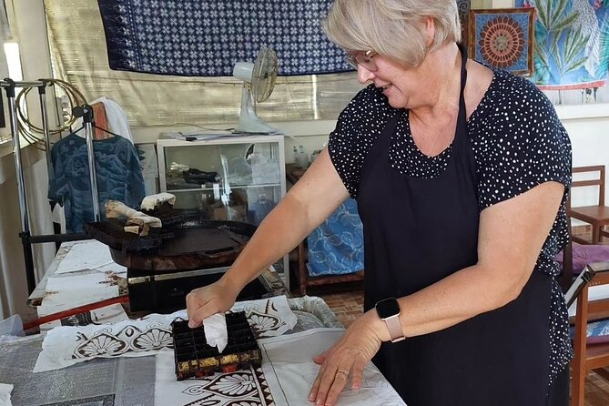Full Day Private Batiks Class and Explore Miniature Park - Making batik instead of merely buying it