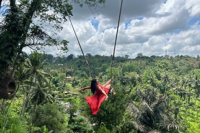 Full Day Private Tour from Tegenungan Waterfall to Tanah Lot - Tanah Lot Temple: the day’s most dramatic finish