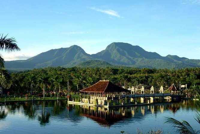 Gate Heaven Lempuyang Tirta Gangga East Bali Private Guided Tour - Goa Lawah, the sacred cave by the sea