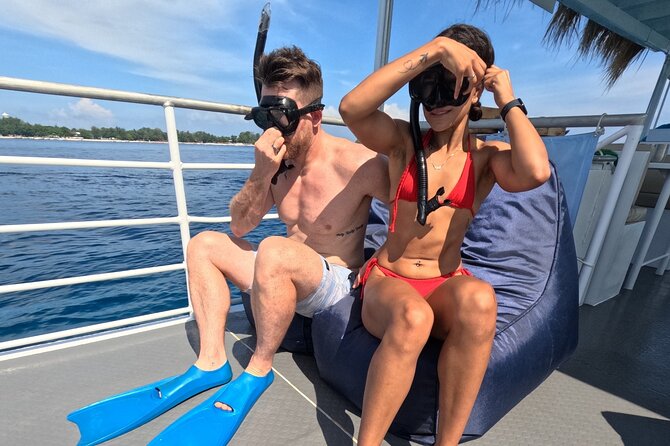 Gili Hai 3 Islands BBQ Sunset Cruise - Meeting the boat on Gili Trawangan