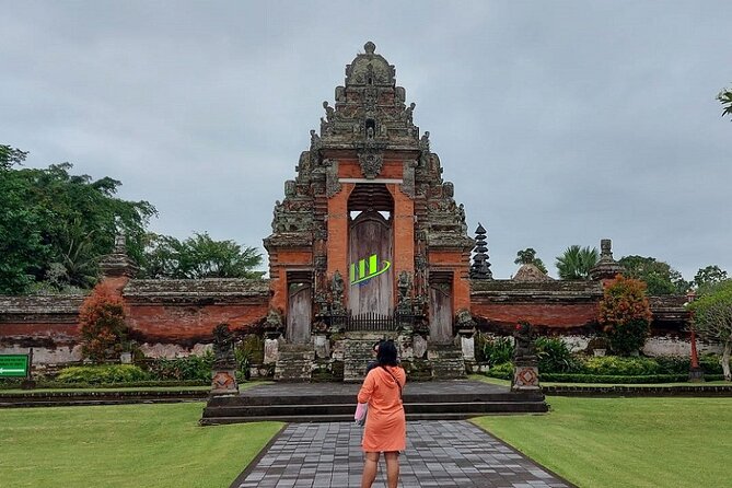 Half-Day Private Tour to Tanah Lot and Bali Royal Temple - A private tour with a human pace