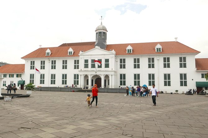 Halfday Batavia by Night with dinner at Cafe Batavia & souvenir - Fatahillah Square and the former city hall