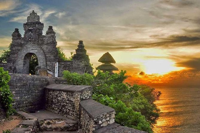 Halfday Tour:Uluwatu Temple,Kecak Dance and Dinner Jimbaran Beach with Transport - Why Uluwatu works so well as a half-day outing