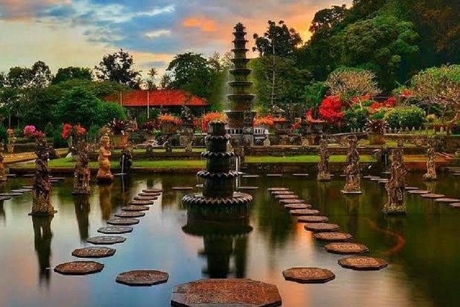 Heaven Gate (Lempuyang) - Tirta Gangga - FREE WIFI - Private car, Wi-Fi, and the long road from Seminyak