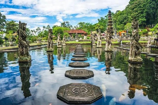 Heaven Gate (Lempuyang) - Tirta Gangga - FREE WIFI - Tirta Gangga’s pools and royal setting