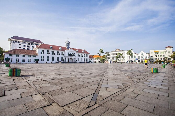 Jakarta Full-Day Highlights Tour with Transfer - Istiqlal Mosque and Jakarta Cathedral