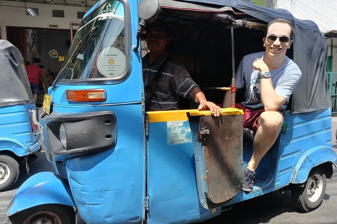 Jakarta Half-Day Sightseeing Tour To Modern City and Old Town - Glodok Chinatown, temples, tea, and street food