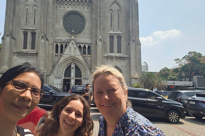 Jakarta Half Day Visit The Monument with Highlight City Tour - Istiqlal Mosque and Jakarta Cathedral