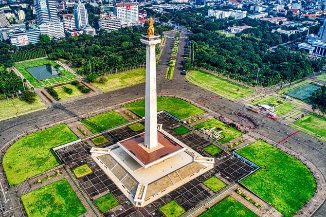 Jakarta Highlight Places with Multilingual Guide - Monas: 90 minutes around Indonesia’s national symbol