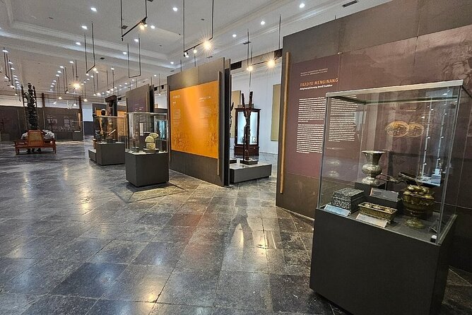 Jakarta: Miniature Park, National Museum & Traditional House Tour - Istiqlal Mosque and Jakarta Cathedral add a notable contrast