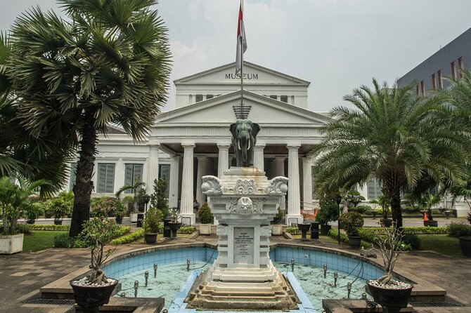 Jakarta: Miniature Park, National Museum & Traditional House Tour - Private transport makes a difference in Jakarta