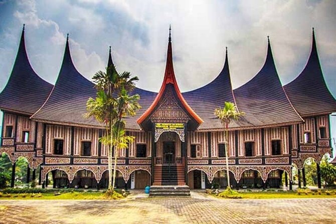 Jakarta: Miniature Park, National Museum & Traditional House Tour - Merdeka Square puts Jakarta’s power center in view