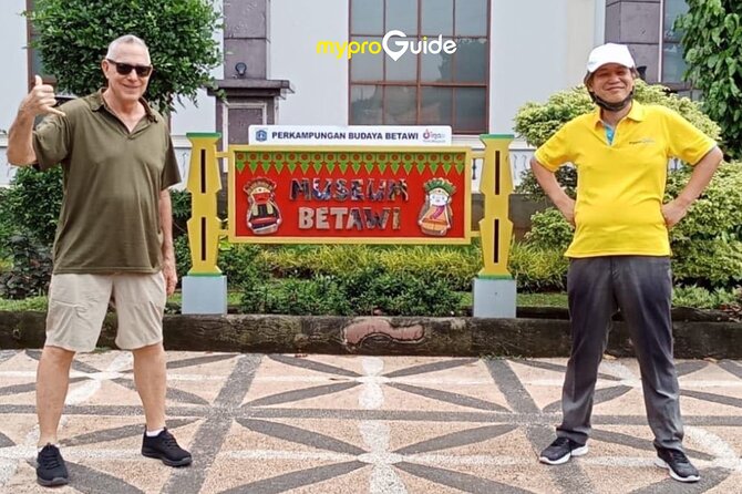 Jakarta Private Cultural Day Tour with Transport - Glodok Chinatown and Dharma Bhakti Temple