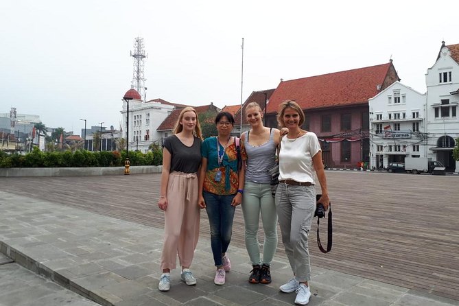 Jakarta Private Tour with local Guide & Lunch - What the $81 price includes