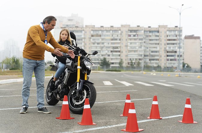 Jakarta Scooter Lessons and Motorcycle Lessons - Who will get the most from the session
