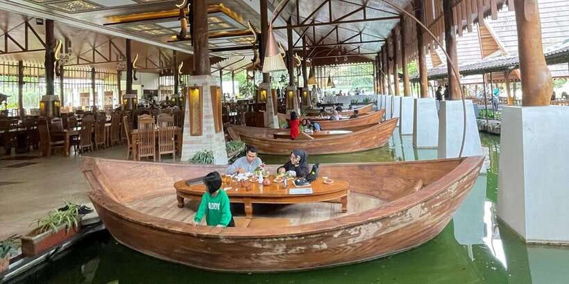 Jakarta: Volcano, Tea/Rice Fields, Hot Spring, Local Food - Rice fields and village life