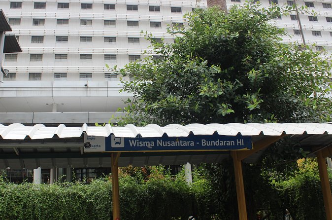 Jakarta Walking Tour with MRT and Multilingual Guide - The guide can shape the whole experience