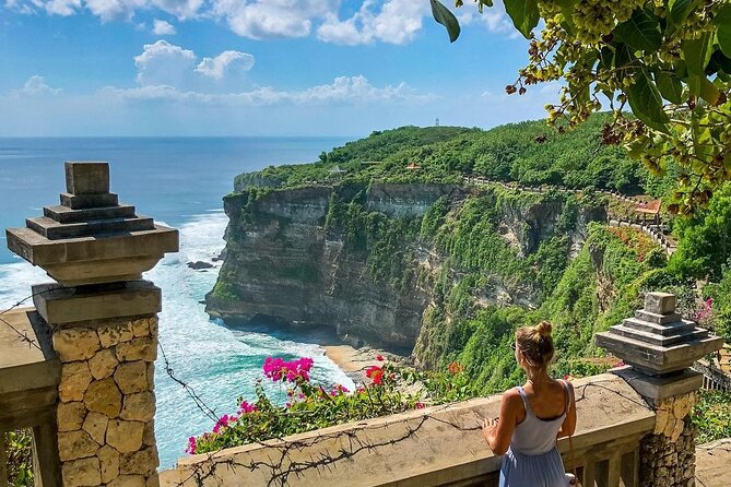 Kecak Fire Dance and Sunset at Uluwatu Temple All Inclusive - The monkey problem at Uluwatu
