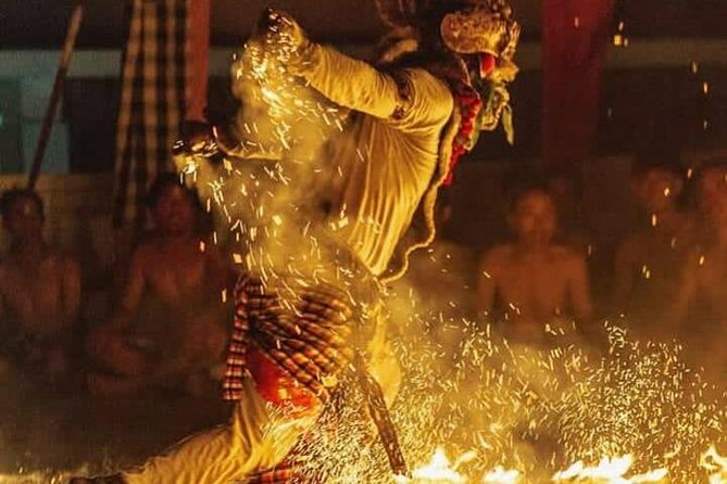 Kecak fire dance and uluwatu temple tour - free wifi - Uluwatu Temple above the Indian Ocean