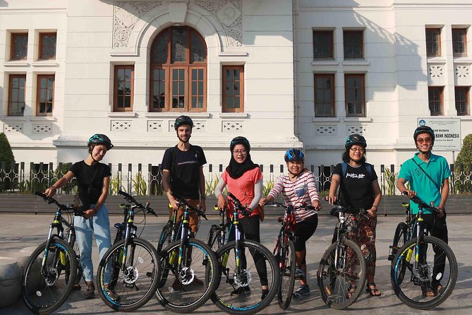 Kotagede Royal Route - Cycling Tour - Riding through Kota Gede’s narrow lanes