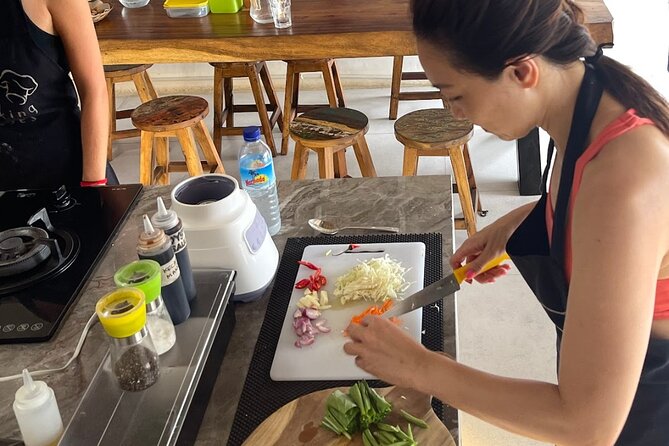 Learn to cook Indonesian food at Gili Cooking Classes Trawangan - Fried noodles and the pace of the kitchen