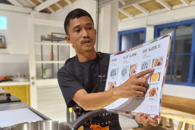 Learn to cook Indonesian food at Gili Cooking Classes Trawangan - Yellow chicken curry and chicken taliwang