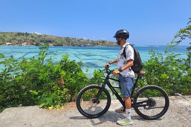 Lembongan Electric Bike tour - A traditional boat through the Lembongan mangroves