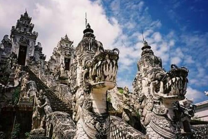 Lempuyang Temple Entrance Ticket All Inclusive - The Famous Gate Photo Comes With a Long Wait