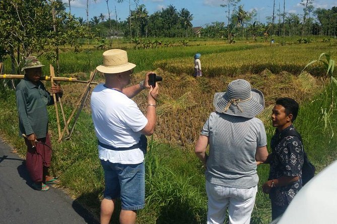 Lombok Private Sasak Tour (Culture & Beaches) - Sukarara: Lombok’s woven cloth in the making