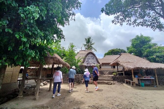 Lombok Tour For Cruise Passangers - Banyumulek pottery and the tour’s commercial edge