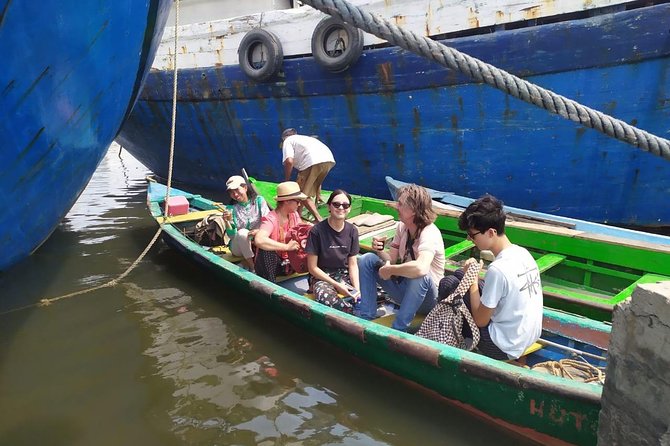 Look at Jakarta Local Experience Tour With Boating - What the private format changes