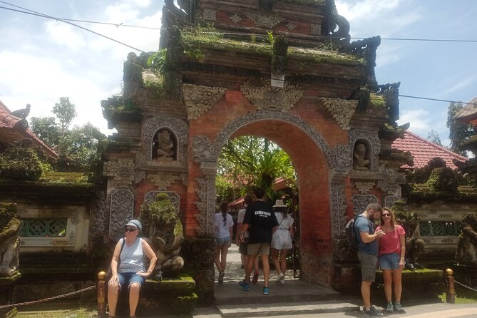 Magic Of Ubud Temple Swing And Waterfall Private Guided Tour - Tegalalang Rice Terrace: views with lunch nearby
