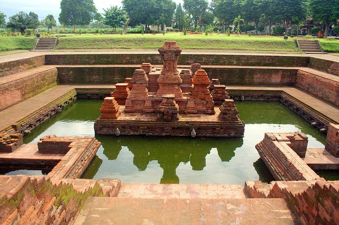 Majapahit Heritage Archaelogy tour via surabaya - Key points at a glance