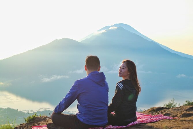 Mount Batur Sunrise Trekking Open Trip All-Inclusive - Meeting your local guide at the trailhead