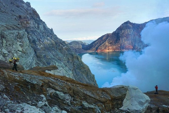Mount Bromo & Ijen & Madakaripura Waterfall Tour (4D3N) - Hotel - Hotels, transport, and what the package includes