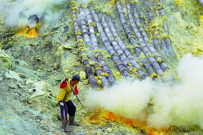 Mount Ijen Blue Flame Tour from Bali - The turquoise acid lake at about 6am