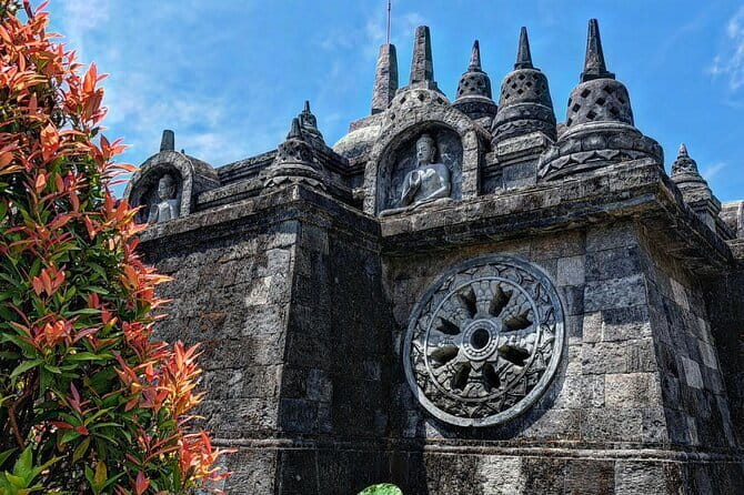 North Bali highlights: Buddhist temple, Waterfall & hot spring - Brahmavihara Arama sets a peaceful tone