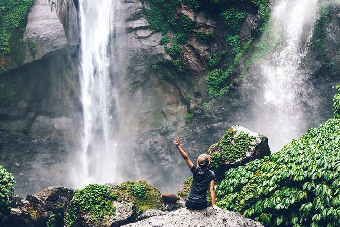 North Bali: Sekumpul Waterfalls and Ulun Danu Temple Tour - The early pickup and the long northern road
